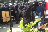 Strafanzeige wegen Volksverhetzung - "Pro Deutschland"-Aktivistin trägt eine Burka